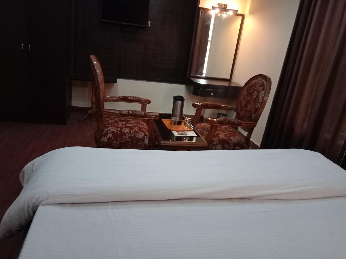 Hotel Samrat Kaushambi Ghaziabad Exterior foto