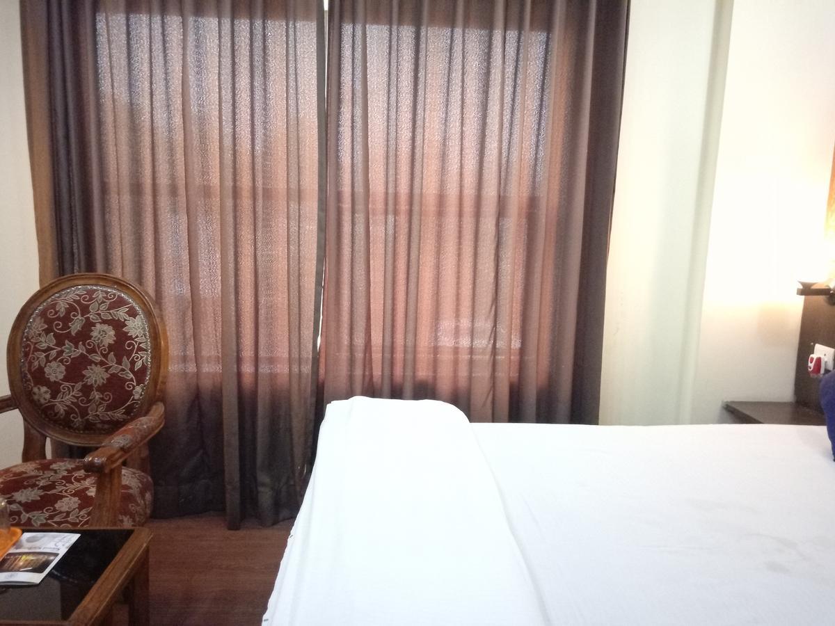 Hotel Samrat Kaushambi Ghaziabad Exterior foto